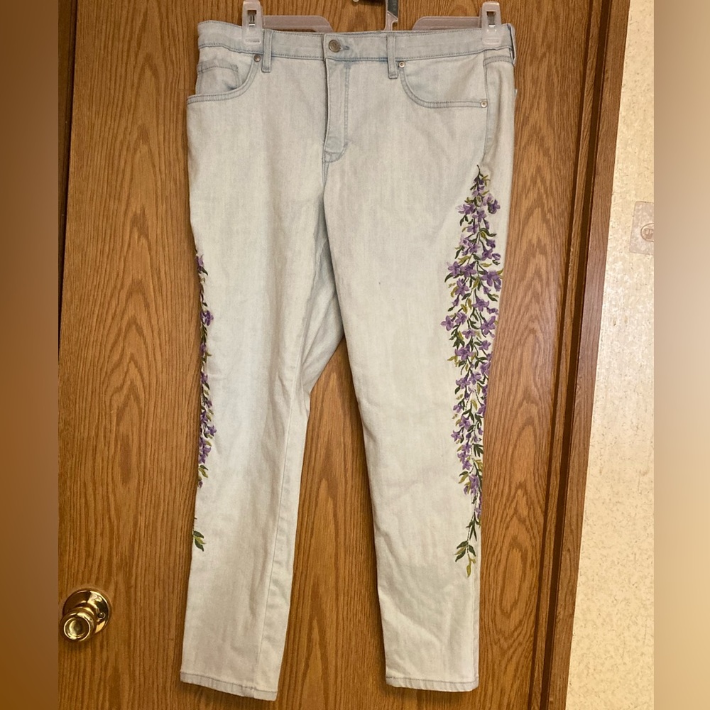 From Martha Stewart, good condition, has purple flowers on the sides, comfy.
